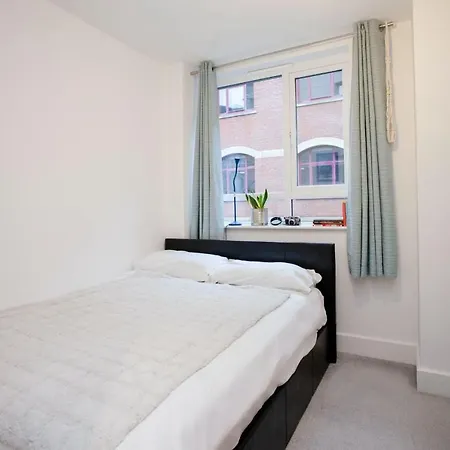 Modern 1 Bedroom Flat In Centre Apartment *