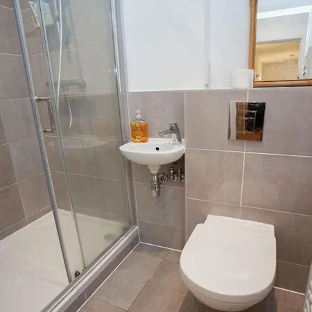 Modern 1 Bedroom Flat In Centre * Bristol