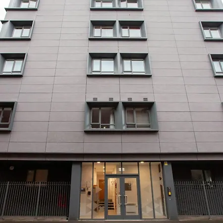 Modern 1 Bedroom Flat In Centre *