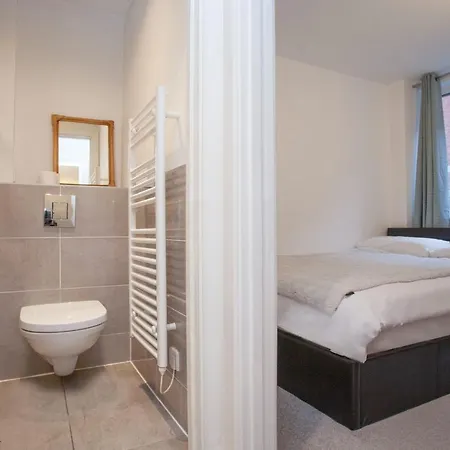 Modern 1 Bedroom Flat In Centre Apartment