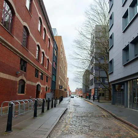 Modern 1 Bedroom Flat In Centre * Bristol