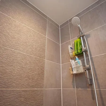 Modern 1 Bedroom Flat In Centre Apartment